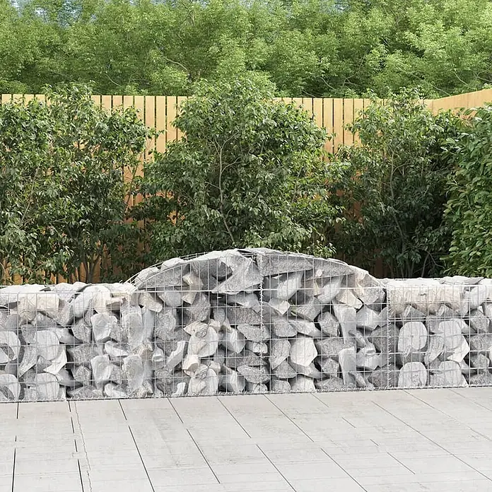 Furnicato Gabione - 50 x 300 x 80 cm, Metall, Maschenbreite: 50 mm, Maschenhöhe: 100 mm - Gabionenwand aus grauen Steinen in Drahtgeflecht, mit halbrunder Oberseite, als Gartenteiler.