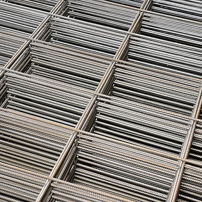 Catnic Baustahlmatte R188A - 2,3 x 1 m, Durchmesser: 6 mm - Nahaufnahme eines stabilen Bewehrungsgitters aus geripptem Stahl, ideal für Betonarbeiten und Bauprojekte.