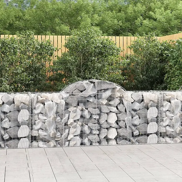 Furnicato Gabione - 50 x 200 x 100 cm, Metall, Maschenbreite: 50 mm, Maschenhöhe: 100 mm - Gabionenwand aus Drahtgeflecht, gefüllt mit grauen Steinen, mit gewölbter Oberkante.