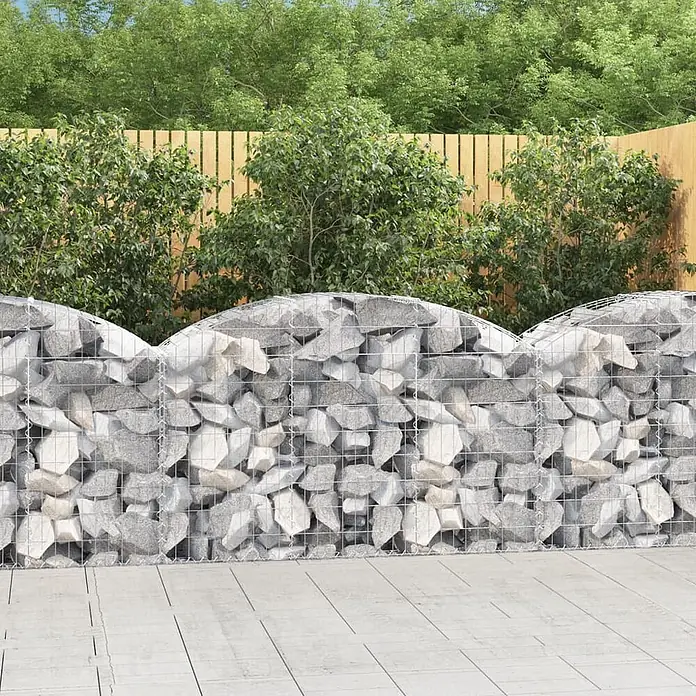 Furnicato Gabione - 100 x 150 x 50 cm, Metall, Maschenbreite: 50 mm, Maschenhöhe: 100 mm - Gabionenwand aus verzinktem Stahlgeflecht, gefüllt mit hellgrauen und weißen Steinen, mit wellenförmiger Oberseite. Robuste Garteneinfassung.