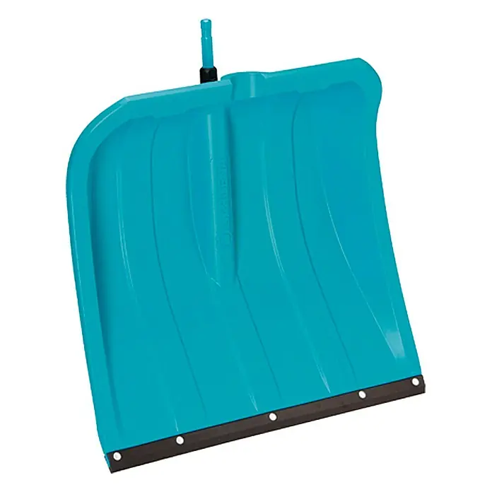 Gardena Combisystem Schneeschieber - Breite: 40 cm, Kunststoffkante - Nahaufnahme einer blauen Schneeschaufel mit schwarzer Kante. Ideal zum Räumen von Wegen und Einfahrten im Winter.