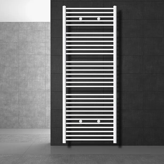 LuxeBath Elektro-Badheizkörper Handtuchwärmer Elektrisch 750x1800 mm Weiß gerade mit Heizstab 1200W -  - Weißer Handtuchwärmer an einer dunkel gefliesten Badezimmerwand.