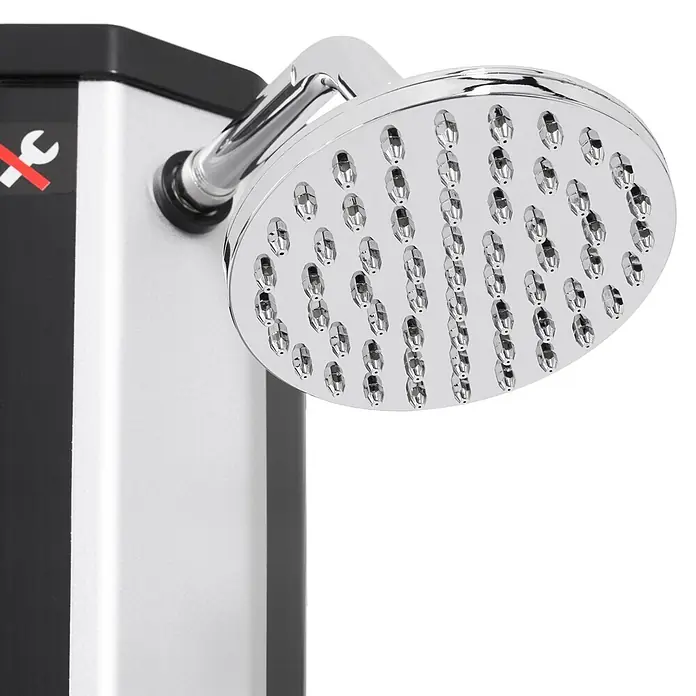 ECD Germany Solardusche 35L Eckig mit Fußdusche und Regenduschkopf warmes Wasser - Kunststoff, Silber - Runder Chrom-Duschkopf mit mehreren Düsen, montiert auf einem silbernen und schwarzen Duschpaneel.