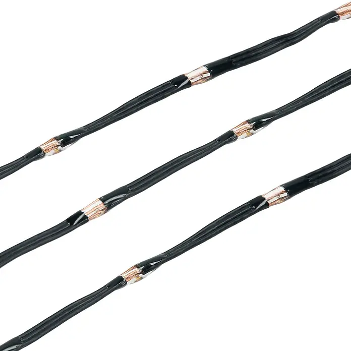 ECD Germany LED-Lichterkette 800 LEDs 24m für Innen & Außen IP44 Warmweiß - Außen, Lichtfarbe: Warmweiß, Anzahl Leuchtmittel: 800 Stk., Netzbetrieben - Mehrere schwarze Elektrokabel mit freiliegenden Kupferverbindungen.