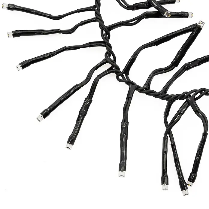 ECD Germany LED-Clusterlichterkette 768 LEDs 5,5m für Innen & Außen IP44 Warmweiß - Außen, Länge: 8,5 m, 768 Stk., Netzbetrieben - Schwarze LED-Lichterkette mit kleinen klaren Glühbirnen. Die schwarzen Kabel sind verdreht und verzweigt.