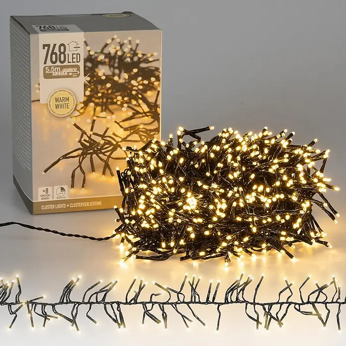 ECD Germany LED-Clusterlichterkette 768 LEDs 5,5m für Innen & Außen IP44 Warmweiß - Außen, Länge: 8,5 m, 768 Stk., Netzbetrieben - 768 warmweiße LED-Clusterlichter mit dunklen Kabeln, gebündelt und teilweise ausgelegt dargestellt.