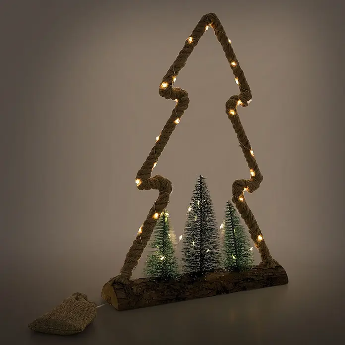 ECD Germany LED-Weihnachtsdekofigur Dekobaum beleuchtete Winterlandschaft Tannenbaum Deko Holzbaum - Braun, Grün, Akkubetrieben, LED - Rustikale Weihnachtsdeko: beleuchteter Juteseil-Baum mit drei Kunstbäumen auf Holzsockel und Jutesack.