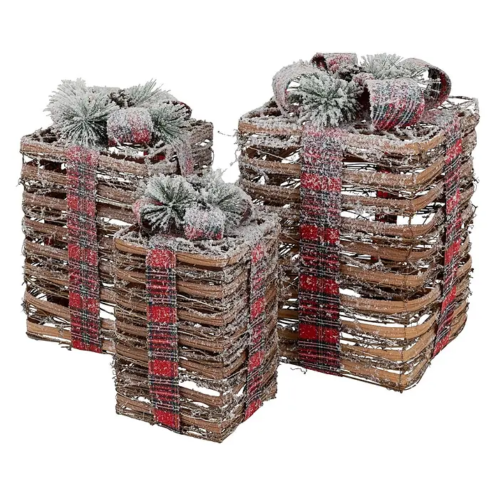 ECD Germany LED-Weihnachtsdekofigur LED Dekolicht Geschenkboxen Weihnacht Dekoobjekt - 25,5 x 25,5 x 42 cm, Braun, Rot, Grün, Akkubetrieben, LED - Drei gefrostete Weiden-Geschenkboxen mit rot-karierten Bändern und Tannenzweigen, ideal für Weihnachtsdeko.