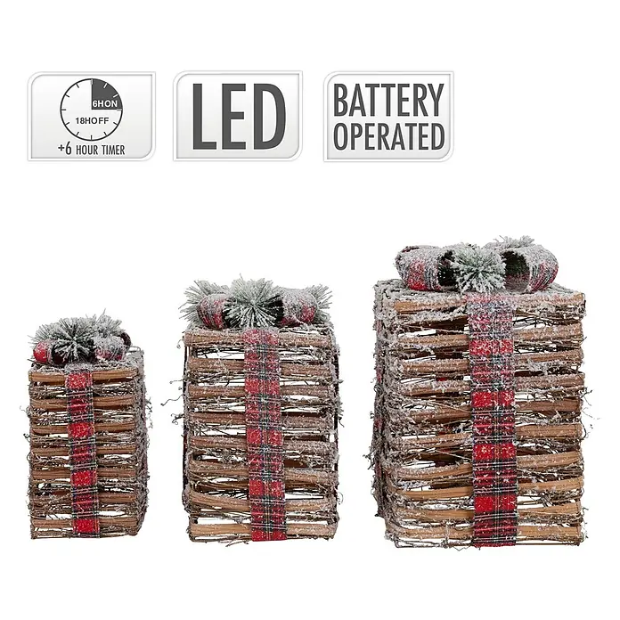 ECD Germany LED-Weihnachtsdekofigur LED Dekolicht Geschenkboxen Weihnacht Dekoobjekt - 25,5 x 25,5 x 42 cm, Braun, Rot, Grün, Akkubetrieben, LED - Set aus drei gefrosteten Weiden-Geschenkboxen mit rot-kariertem Band und LED-Beleuchtung. Mit 6-Stunden-Timer und batteriebetrieben.