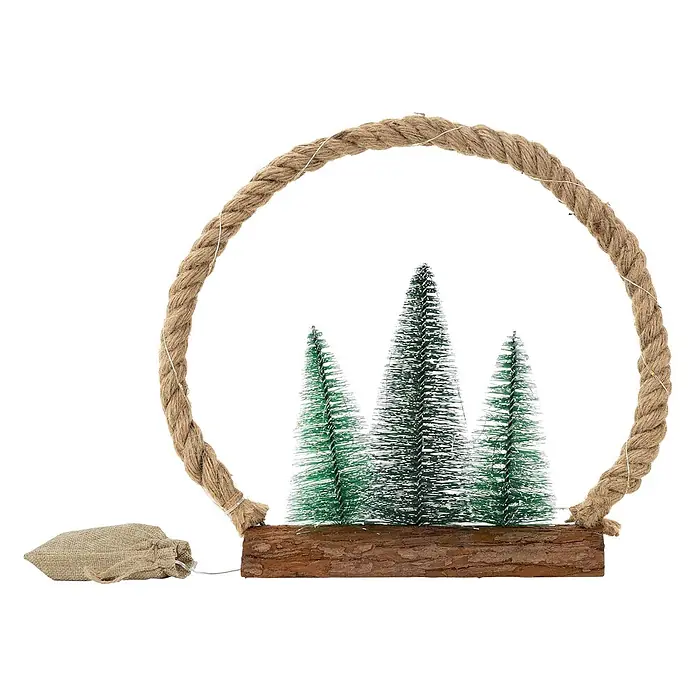 ECD Germany LED-Weihnachtsdekofigur Dekobaum beleuchtete Winterlandschaft Tannenbaum Deko Holzbaum - Braun, Grün, Akkubetrieben, LED - Dekorative Winterszene: drei grüne Tannenbäume auf Holzsockel, umrahmt von Seilkreis mit Lichterkette und Jutesäckchen.