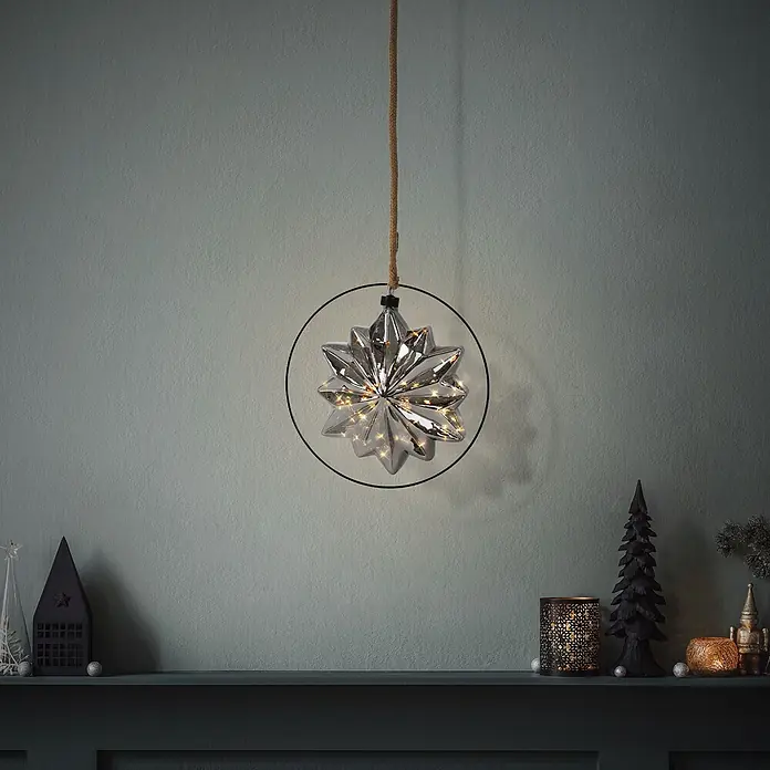 ECD Germany LED-Weihnachtsdekofigur Kugelleuchte Weihnachtkugel LED Dekokugel Pendelleuchte Lichterkugel - 25 x 2 x 105 cm, Grau, Akkubetrieben, LED - Silbernes sternförmiges LED-Licht mit schwarzem Kreisrahmen, als festliche Dekoration hängend.