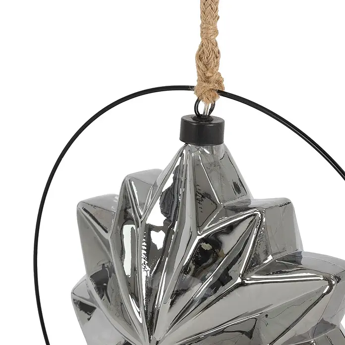 ECD Germany LED-Weihnachtsdekofigur Kugelleuchte Weihnachtkugel LED Dekokugel Pendelleuchte Lichterkugel - 25 x 2 x 105 cm, Grau, Akkubetrieben, LED - Glänzender silberner Sternanhänger in schwarzem Metallring, aufgehängt an einem Juteseil.