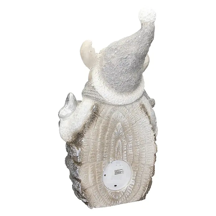 ECD Germany LED-Weihnachtsdekofigur 3D Deko Aufsteller Ornament Weihnacht Dekofigur - 28 x 14 x 51 cm, Weiß, Grau, Akkubetrieben, LED - Glitzernde weiß-graue Wichtelfigur von hinten, auf einem Holzstamm sitzend, mit Batteriefach.