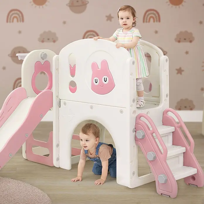 ECD Germany Rutsche - B x L: 134,5 x 162 cm, Kunststoff, Weiß, Rosa - Rosa-weißes Kleinkind-Spielset aus Kunststoff mit Rutsche, Treppe und Tunnel, gezeigt mit zwei spielenden Kleinkindern.