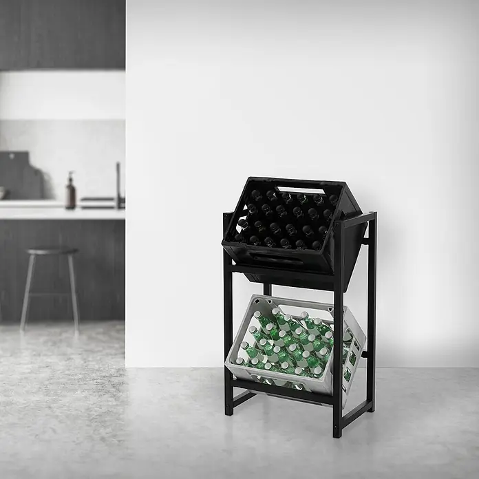 ML-Design Getränkekistenregal 1 x Keramik Waschbecken mit Ablaufgarnitur von ML-Design - Traglast pro Boden: 150 kg, Anzahl Böden: 2 Stk., Stecken, Anthrazit - Schwarzes Metall-Flaschenregal mit zwei Ebenen, hält eine schwarze und eine graue Kiste mit Flaschen, in moderner Küche.