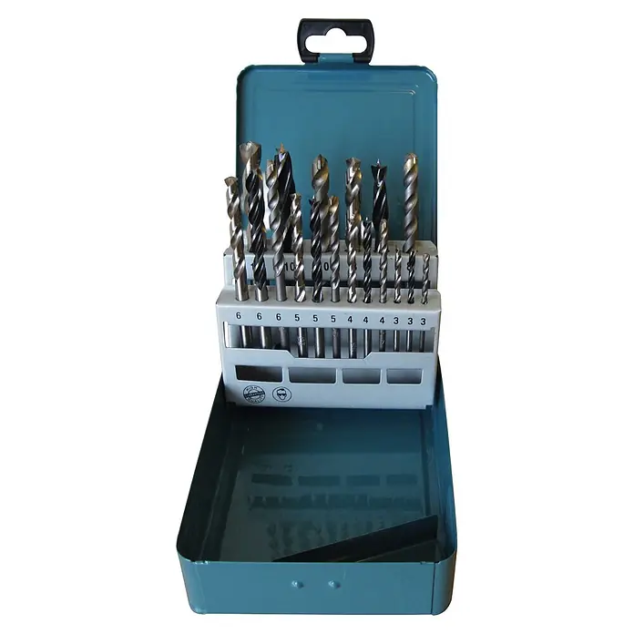 Makita Bohrer-Set D-46202 - 18 -tlg. - Ein Satz verschiedener Metallbohrer, nach Größe sortiert in einem blauen Metallkoffer mit schwarzem Griff. Enthält Holz- und Metallbohrer.