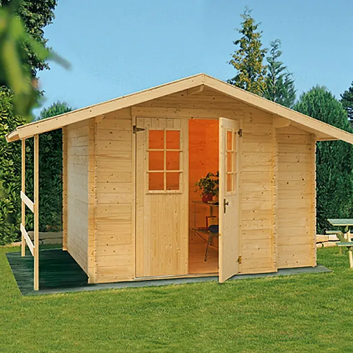 Kiehnholz Gartenhaus Oslo - Außenmaß inkl. Dachüberstand (B x T): 362 x 263 cm, Holz, Natur - Außenansicht eines Holzgartenhauses mit geöffneten Türen, das einen Einblick in das Innere mit Pflanze und Stuhl bietet.