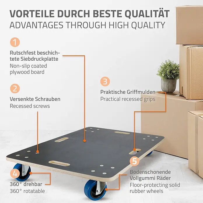 ECD Germany Transportroller Rollbrett Lastenroller Möbelhund 60x80 cm 2er Set - Verbundwerkstoff - Hölzerner Möbelroller mit rutschfester Oberfläche und blauen Rollen, im Hintergrund Umzugskartons.