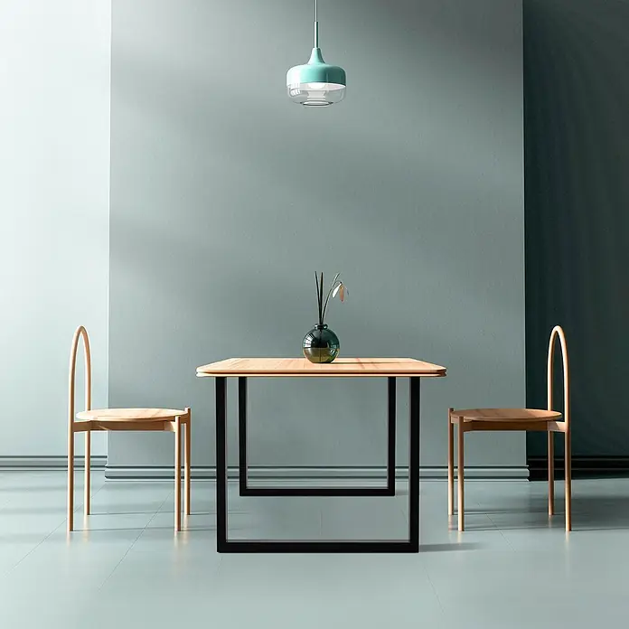 ECD Germany Tischgestell Tischgestell 80x72cm Schwarz Bankkufen Industriedesign Möbelfüße Metall - Stahl - Ein modernes Esszimmer-Set mit hellem Holztisch, schwarzen Beinen, zwei Holzstühlen und einer mintgrünen Pendelleuchte. Eine dunkelgrüne Vase steht auf dem Tisch.