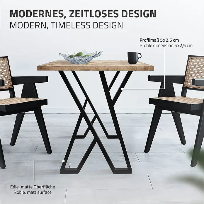 ML-Design Tischgestell Kufengestell X-Form 50x71 cm Schwarz mit Bodenschutz für Esstisch - Stahl - Moderner Esstisch mit heller Holzplatte und schwarzen Metallbeinen, dazu zwei schwarze Stühle mit Rattan-Sitzfläche und -Rückenlehne.