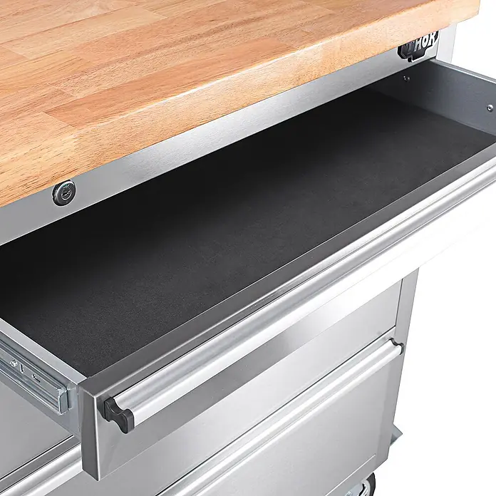 Ondis24 Werkbank Werkstatt 148 - L x B: 140 x 48,5 cm, Arbeitshöhe: 950 mm, Belastbarkeit: 510 kg, Edelstahl - Werkzeugschrank aus Edelstahl mit Holzplatte und geöffneter Schublade mit schwarzer Einlage.