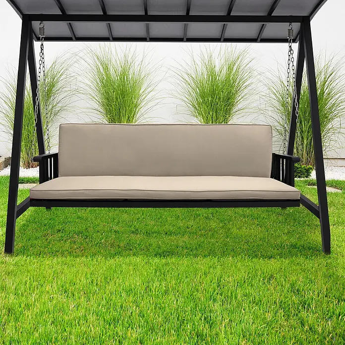 Beautissu Bankauflage Loft HS - Hollywoodschaukel, 1 Stk., L x B x H: 180 x 100 x 6 cm, Baumwolle, Polyester, Natur - Schwarze Metall-Gartenschaukel mit grauem Dach und beigen Polstern.