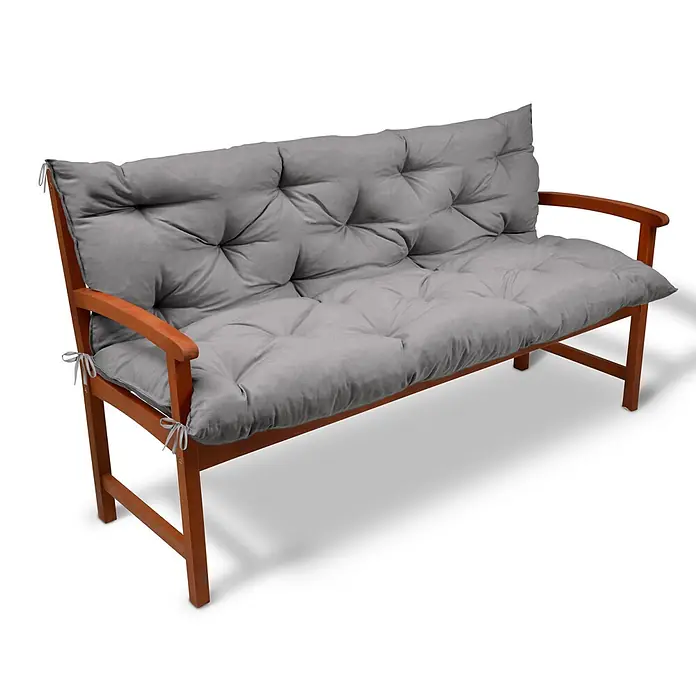 Beautissu Bankauflage Flair BR - Gartenbank, 1 Stk., L x B x H: 150 x 50 x 10 cm, Polyester, Hellgrau - Braune Holz-Gartenbank mit dicken, gesteppten grauen Sitz- und Rückenpolstern.