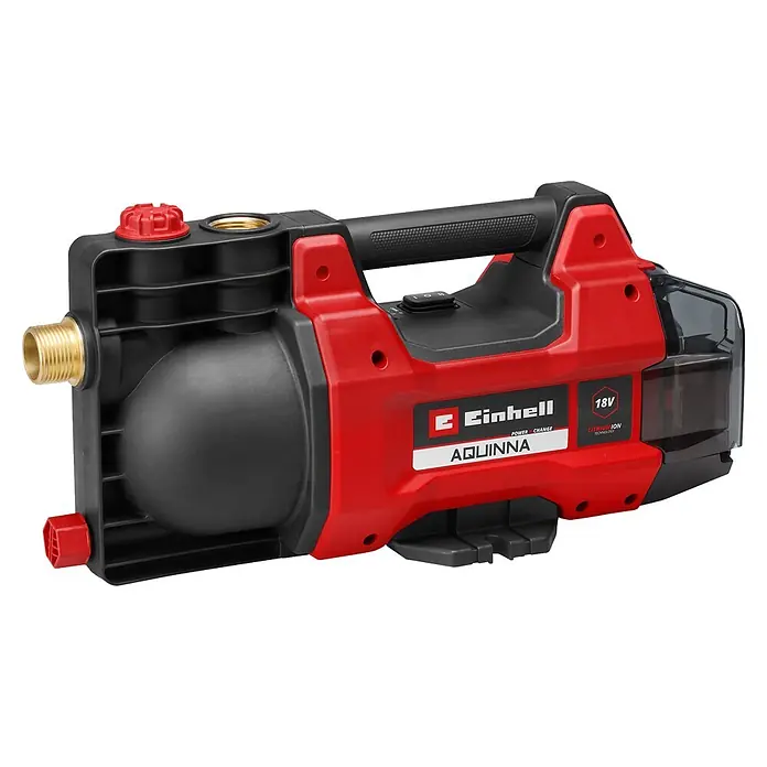 Einhell PXC 18V Akku-Gartenpumpe Aquinna 18/28 - 18 V, Li-Ionen, Ohne Akku, Max. Fördermenge: 2.800 l/h - Rote und schwarze Einhell Aquinna 18V Akku-Wasserpumpe mit Griff und Messingarmaturen.