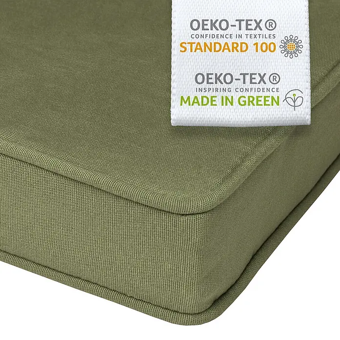 Beautissu Bankauflage Loft HS - Hollywoodschaukel, 1 Stk., Baumwolle, Polyester, Olivgrün - Nahaufnahme eines grünen Stoffkissens mit sichtbaren OEKO-TEX Standard 100 und Made in Green Etiketten.