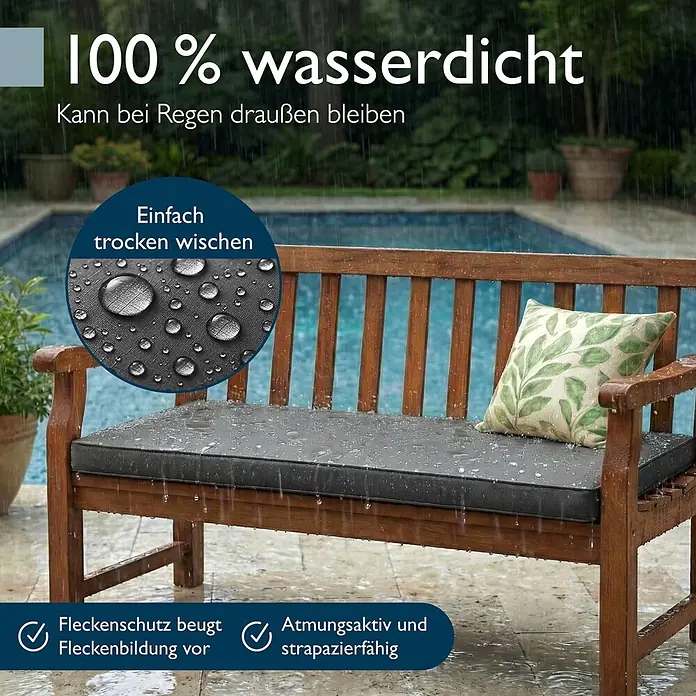 Beautissu Bankauflage QD-BK - Gartenbank, 1 Stk., L x B x H: 120 x 48 x 5 cm, Polyester, Anthrazit - Dunkelgraues, wasserdichtes Outdoor-Bankkissen auf einer Holzgartenbank, bedeckt mit Regentropfen, die die wasserabweisende Oberfläche zeigen.