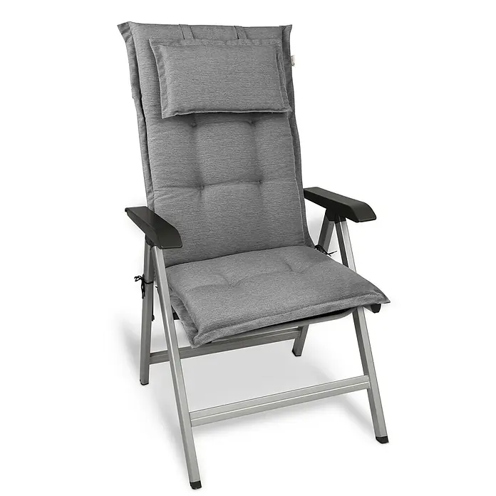Beautissu Sitzauflage HighLux HL - Hochlehner, 4 Stk., Polyester, Hellgrau - Grauer Klappstuhl mit gepolsterter Sitzfläche, Rückenlehne und Kopfstütze, silbernem Metallrahmen und schwarzen Armlehnen.