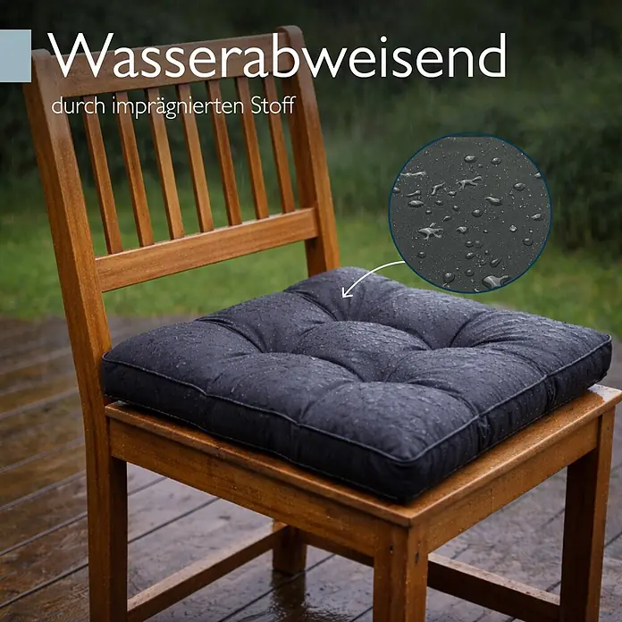 Beautissu Sitzauflage Flair LK - Outdoor Lounge, 1 Stk., L x B x H: 70 x 70 x 10 cm, Polyester, Graphitgrau - Dunkelgraues, gestepptes, wasserabweisendes Outdoor-Sitzkissen auf Holzstuhl mit Wassertropfen.