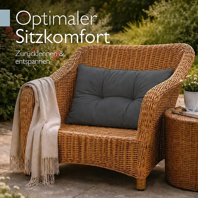 Beautissu Sitzauflage XLuna - Outdoor Lounge, 1 Stk., Polyester, Graphitgrau - Geflochtener Rattan-Sessel mit dunkelgrauem Kissen und beiger Decke, ideal zur Entspannung im Freien.