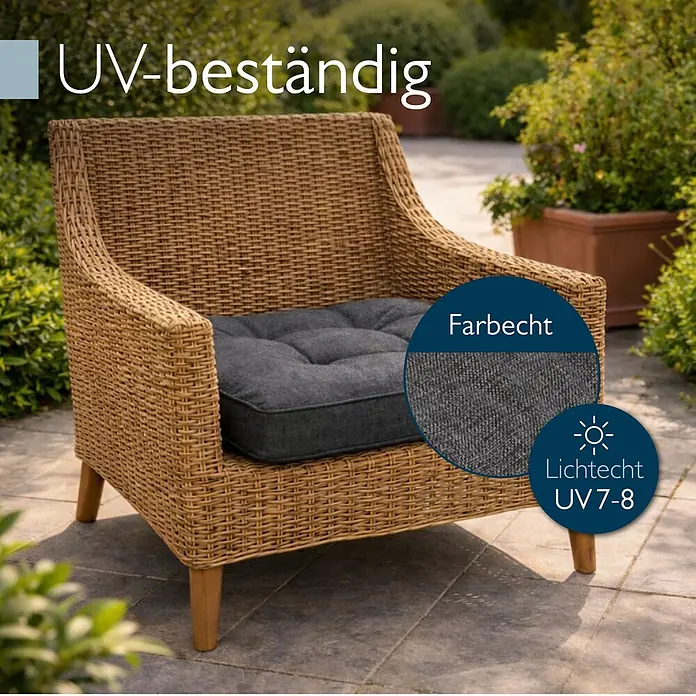 Beautissu Sitzauflage Beauflair - Outdoor Lounge, 1 Stk., L x B x H: 60 x 10 x 60 cm, Polyester, Graphitgrau - Brauner Korbsessel mit dunkelgrauem Kissen im Garten. UV-beständig und lichtecht.
