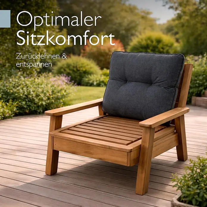 Beautissu Sitzauflage Beauflair - Outdoor Lounge, 1 Stk., L x B x H: 70 x 12 x 40 cm, Polyester, Graphitgrau - Hölzerner Gartensessel mit dunkelgrauem Kissen auf Holzterrasse, ideal zum Entspannen im Freien.