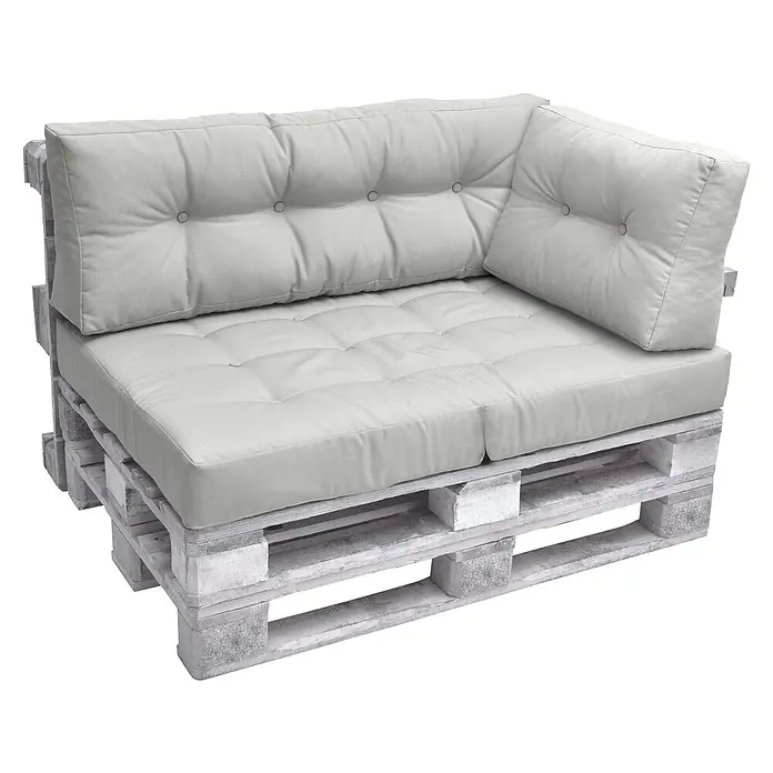 Beautissu Sitzauflage ECO Elements - Europalette, 1 Stk., L x B x H: 60 x 40 x 20 cm, Polyester, Hellgrau - Helles Eckpalettensofa mit getufteten Kissen auf weiß getünchten Holzpaletten.