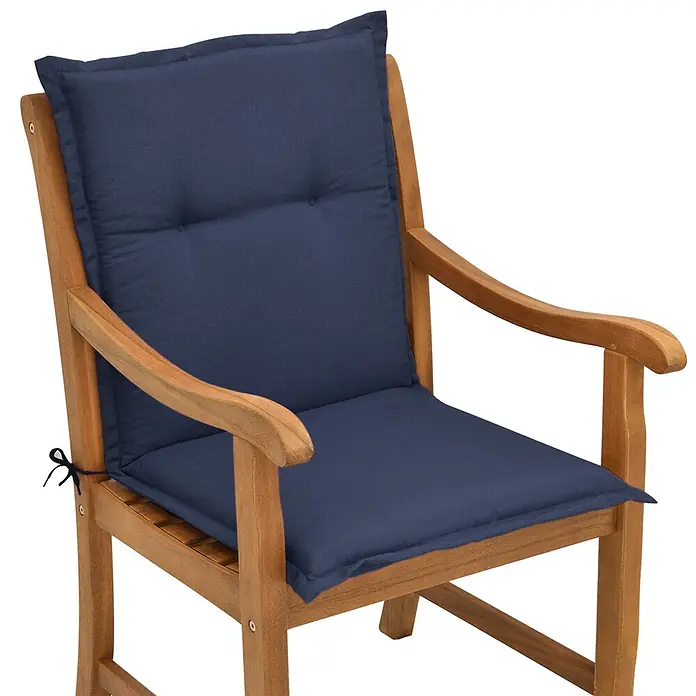 Beautissu Sitzauflage Loft NL - Niederlehner, 1 Stk., L x B x H: 100 x 50 x 6 cm, Polyester, Dunkelblau - Brauner Holz-Gartensessel mit dunkelblauen Sitz- und Rückenkissen, am Gestell befestigt.
