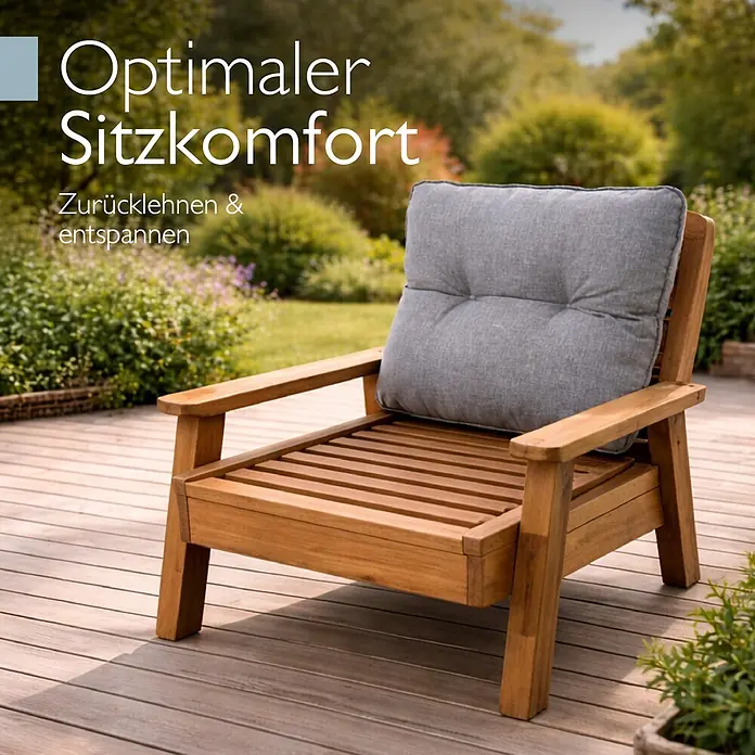 Beautissu Sitzauflage Beauflair - Outdoor Lounge, 1 Stk., L x B x H: 70 x 12 x 40 cm, Polyester, Hellgrau - Holz-Gartensessel mit grauem Kissen auf einer Terrasse im Garten, lädt zum Entspannen ein.