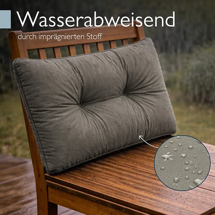 Beautissu Sitzauflage Flair LK - Outdoor Lounge, 1 Stk., L x B x H: 60 x 40 x 12 cm, Polyester, Hellgrau - Dunkelgraues gestepptes Outdoor-Kissen auf einem Holzstuhl, das wasserabweisenden Stoff mit sichtbaren Wassertropfen zeigt.