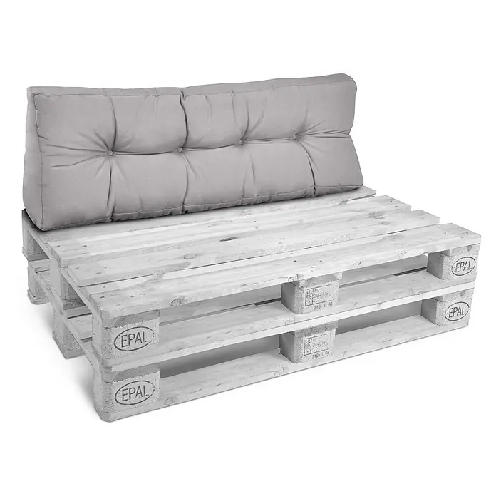 Beautissu Sitzauflage Eco Style - Europalette, 1 Stk., L x B x H: 120 x 40 x 20 cm, Polyester, Hellgrau - Graues getuftetes Kissen auf zwei gestapelten hellen EPAL-Holzpaletten, bildet ein einfaches Sofa.
