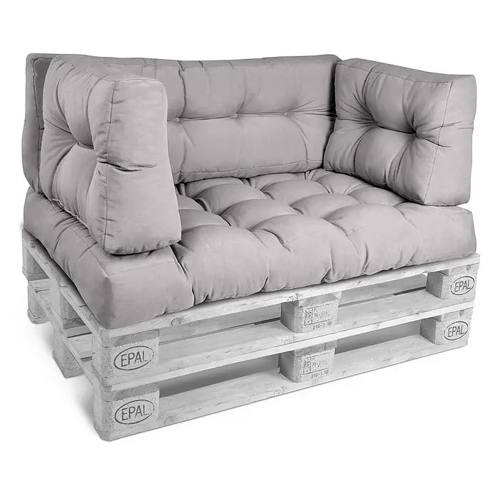 Beautissu Sitzauflage Eco Style - Europalette, 2 Stk., L x B x H: 60 x 40 x 20 cm, Polyester, Hellgrau - Graues getuftetes Palettenkissen-Set auf zwei Holzpaletten.