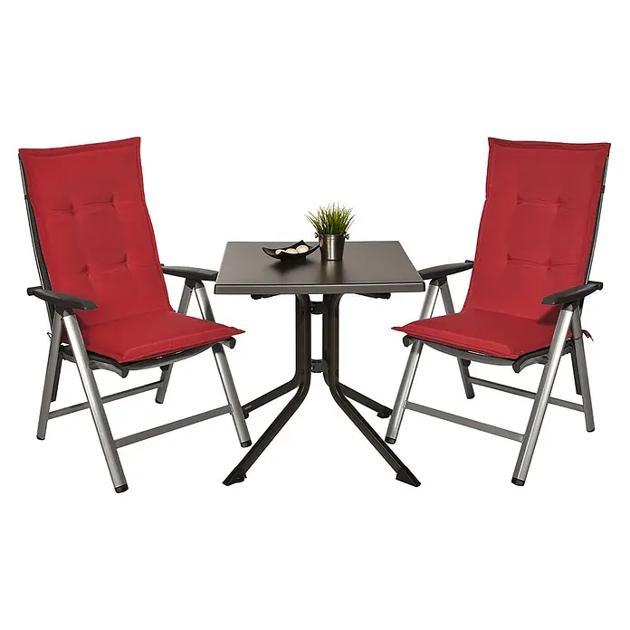 Beautissu Sitzauflage Loft Hl - Hochlehner, 4 Stk., L x B x H: 120 x 50 x 6 cm, Polyester, Rot - Zwei silberne Klappstühle mit roten Kissen und ein dunkelgrauer quadratischer Klapptisch für den Außenbereich.