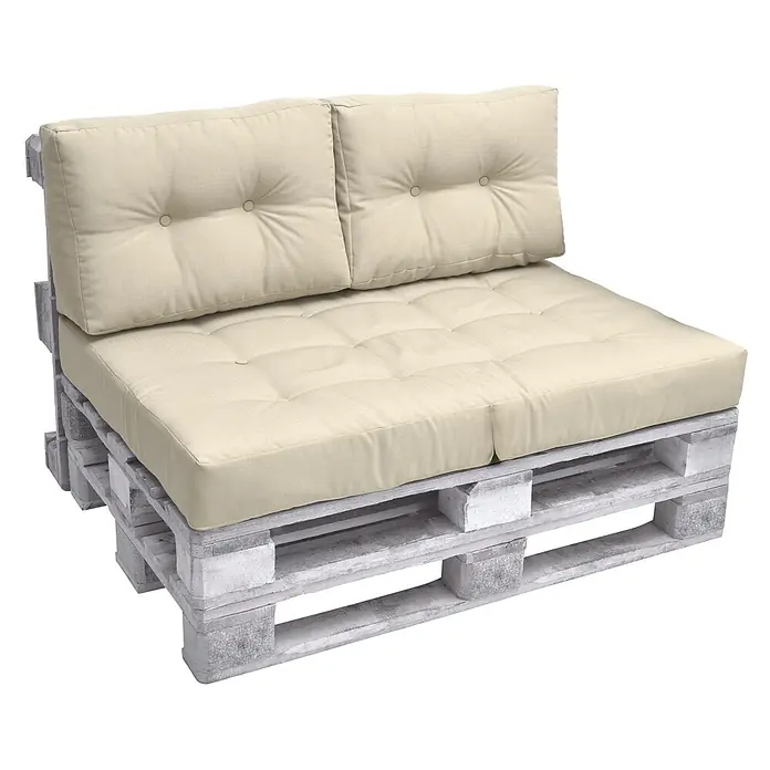 Beautissu Sitzauflage ECO Elements - Europalette, 1 Stk., Polyester, Natur - Gartensofa aus Paletten mit weiß getünchtem Holzgestell und beigen gesteppten Kissen.