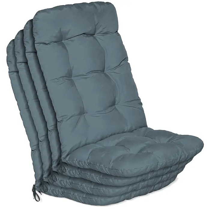 Beautissu Sitzauflage Flair HL - Hochlehner, 4 Stk., L x B x H: 120 x 50 x 8 cm, Polyester, Taubenblau - Vier gestapelte, gesteppte blau-graue Stuhlkissen mit Bändern.