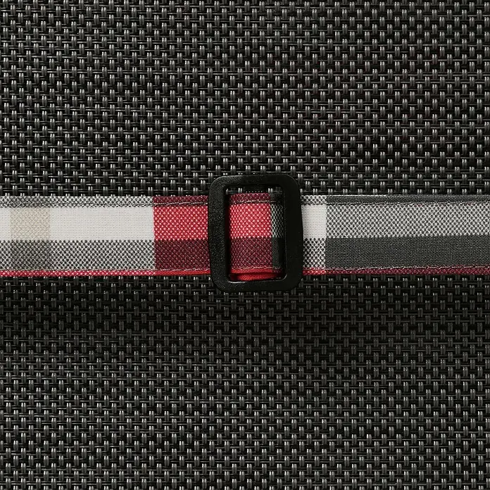 Beautissu Sitzauflage Sunny HL - Hochlehner, 1 Stk., L x B x H: 120 x 50 x 6 cm, Polyester, Bordeaux - Dunkle Webstruktur mit einem horizontalen rot-weiß-schwarz karierten Gurt und einer schwarzen Schnalle.