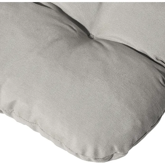 Beautissu Sitzauflage Flair NL - Niederlehner, 8 Stk., L x B x H: 100 x 50 x 8 cm, Polyester, Hellgrau - Nahaufnahme eines hellgrauen, gesteppten Stoffkissens, das sein strukturiertes Material und die genähten Kanten zeigt.