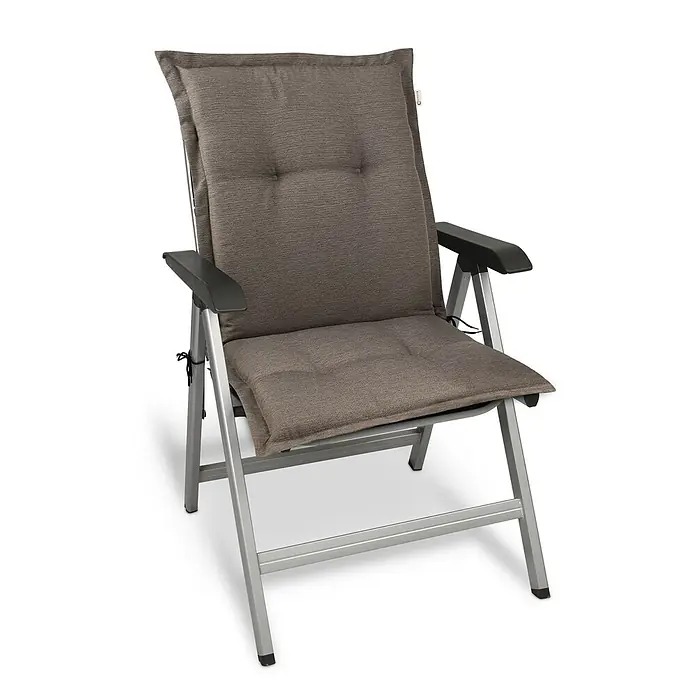 Beautissu Sitzauflage HighLux NL - Niederlehner, 1 Stk., Polyester, Taupe - Klappbarer Gartenstuhl mit grauem Metallgestell und braunem, gestepptem Sitz- und Rückenkissen.