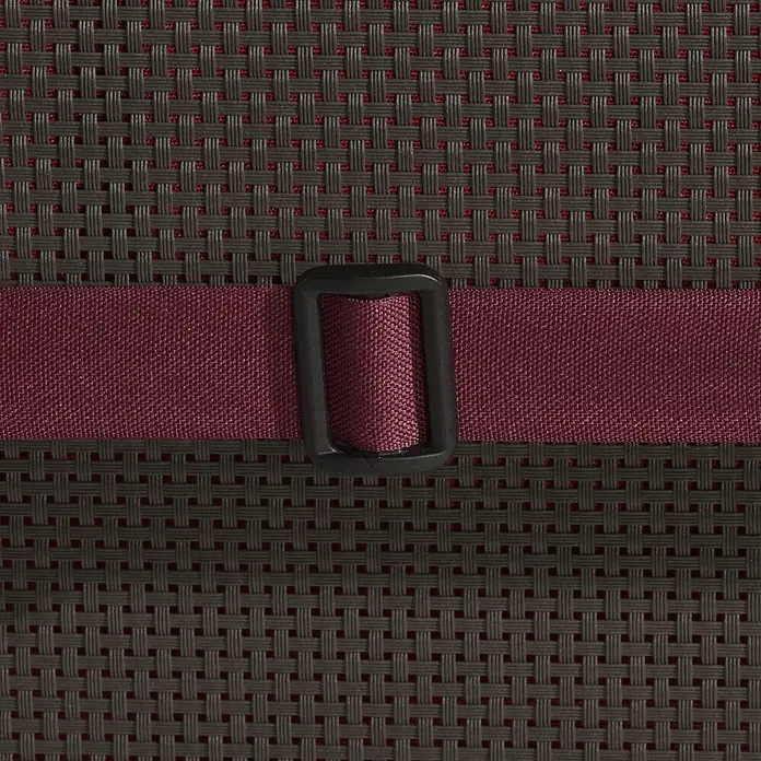 Beautissu Sitzauflage Flair HL - Hochlehner, 2 Stk., Polyester, Rot - Dunkles Geflecht mit roten Akzenten, bordeauxrotes Band und schwarzer Schnalle.