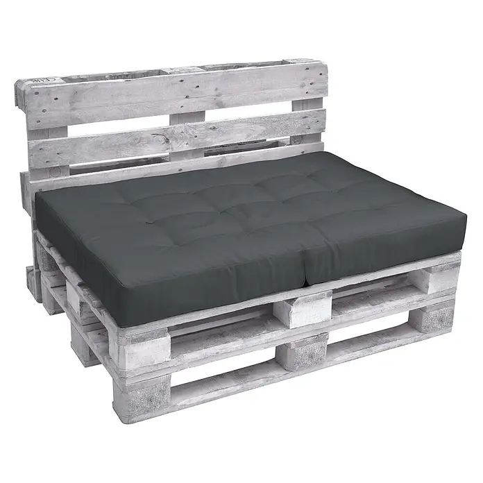 Beautissu Sitzauflage ECO Elements - Europalette, 1 Stk., Polyester, Graphitgrau - Weiß gekalktes Palettensofa mit dunkelgrauem, gestepptem Kissen für bequemes Sitzen.