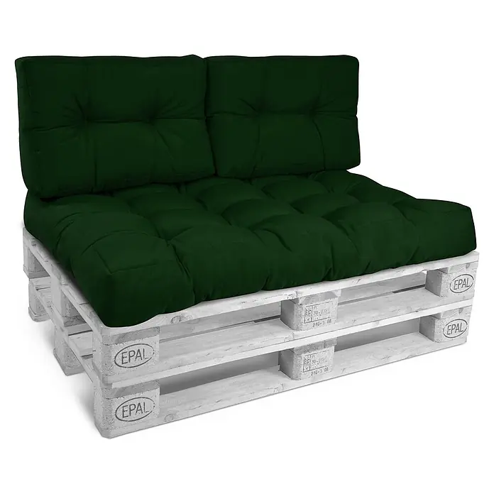 Beautissu Sitzauflage Eco Style - Europalette, 2 Stk., L x B x H: 120 x 40 x 10 cm, Polyester, Dunkelgrün - Dunkelgrüne, getuftete Palettenkissen auf einer hellen Holzpalettenbasis.